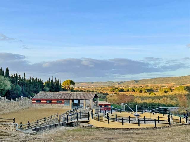 andalusia, arcos, finca con cuadras para caballos en venta